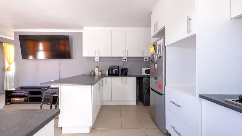 5 Bedroom Property for Sale in Parow North Western Cape